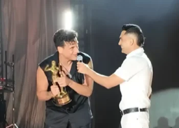Silvestre Dangond rinde homenaje a Iván Zuleta en el Festival Vallenato